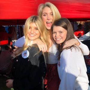 Meet your Posher, Katelyn